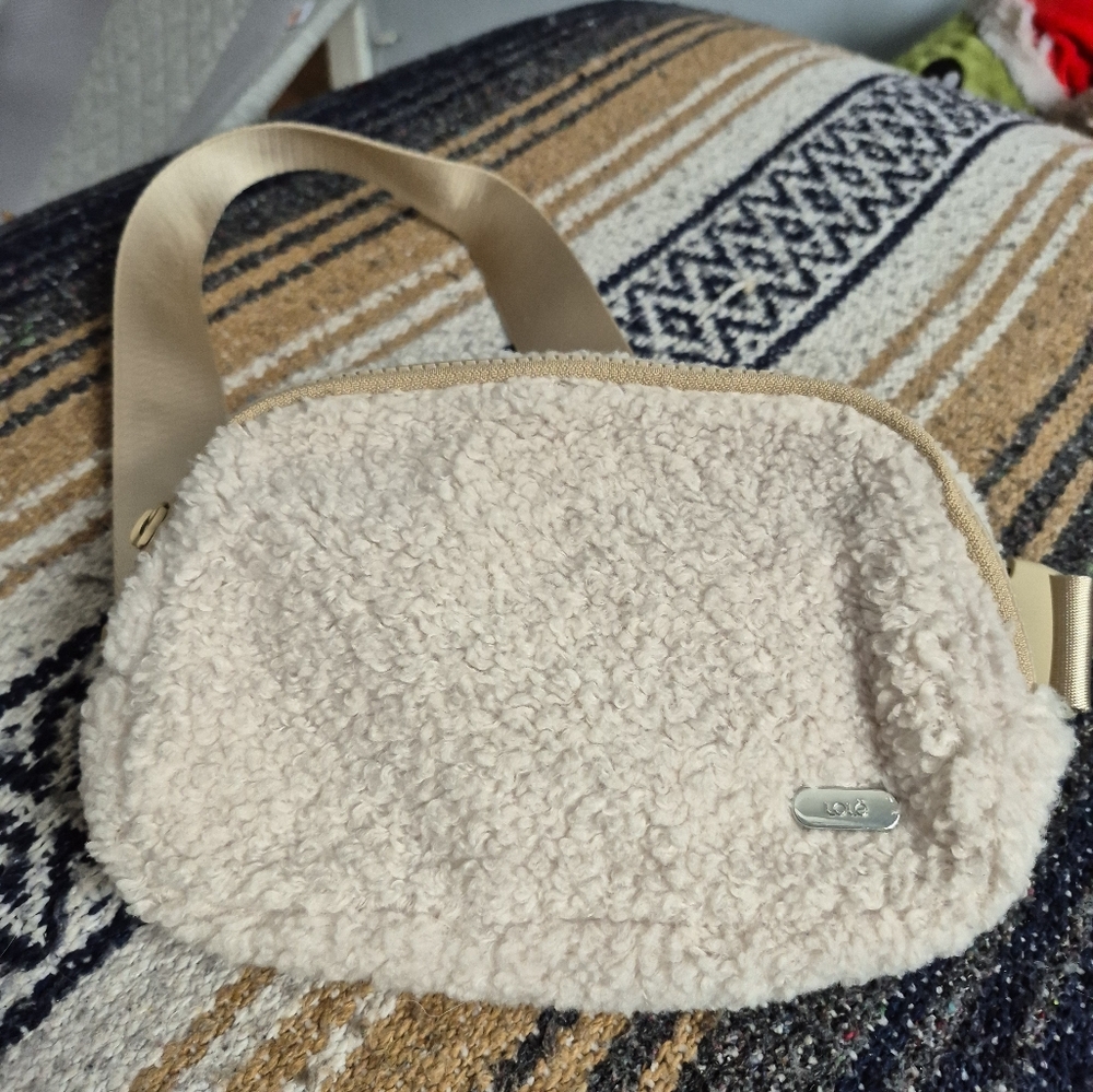 Lole sherpa belt bag